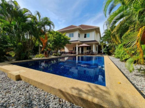 Captivating 3-Bed Villa in Muang Pattaya